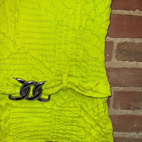 Frank Lyman Design Neon Green Textured Top - Picture 4 of 8